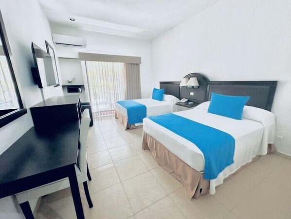 Superior Room | 1 bedroom, minibar, bed sheets
