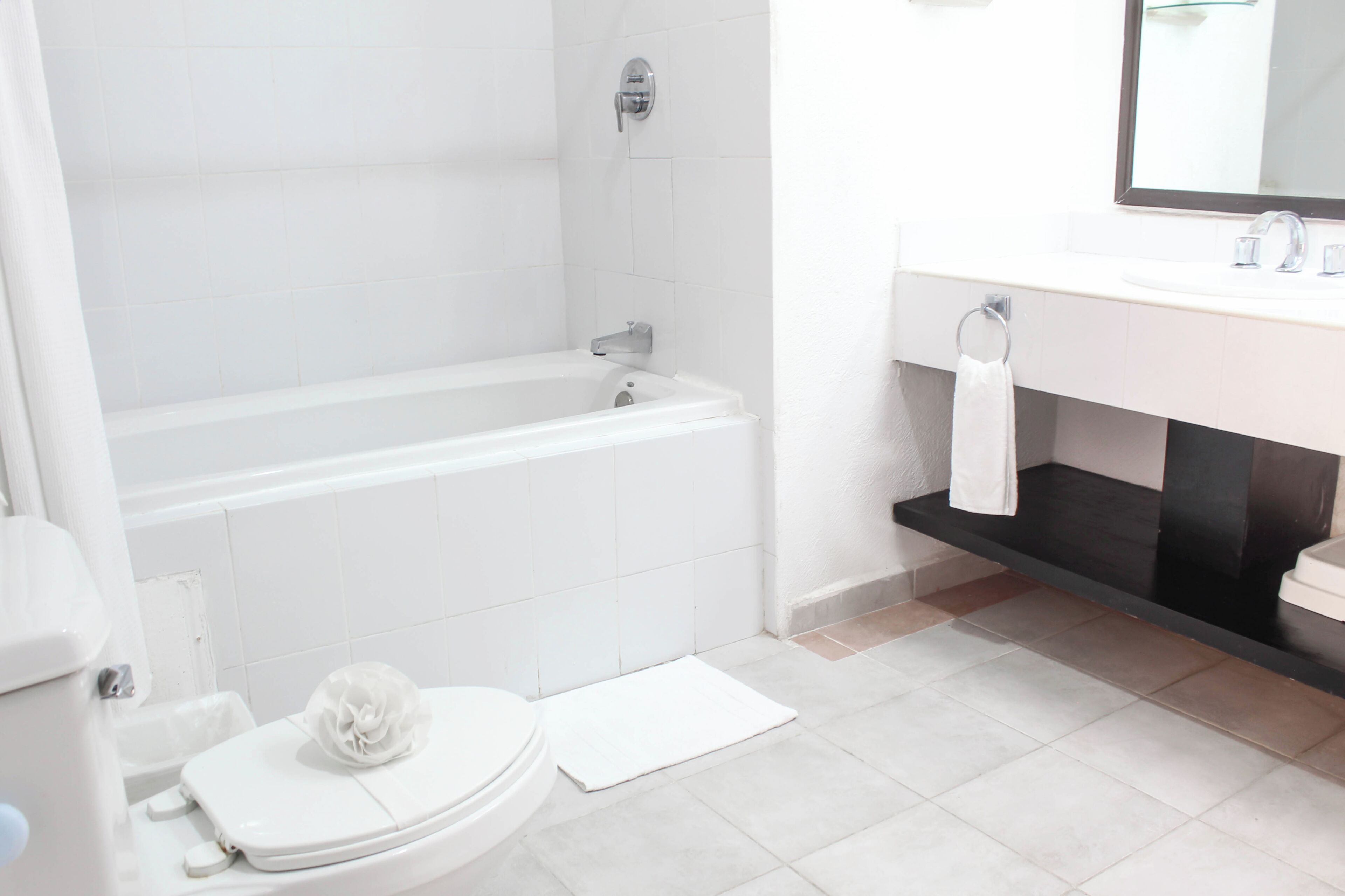 Mini Suite | Banheiro | Chuveiro, produtos de toalete grátis, toalhas de banho 