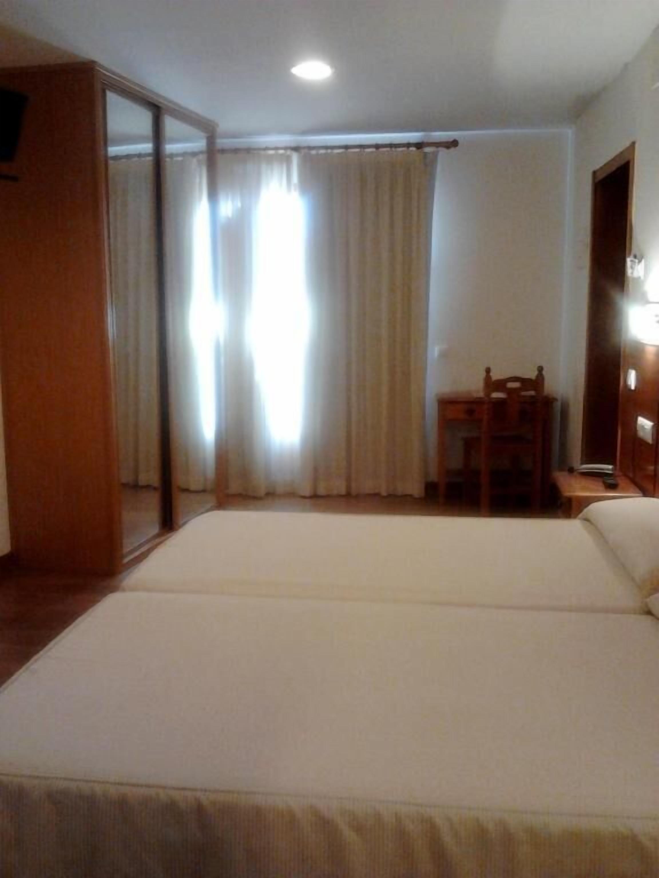 desk, soundproofing, iron/ironing board, free wifi