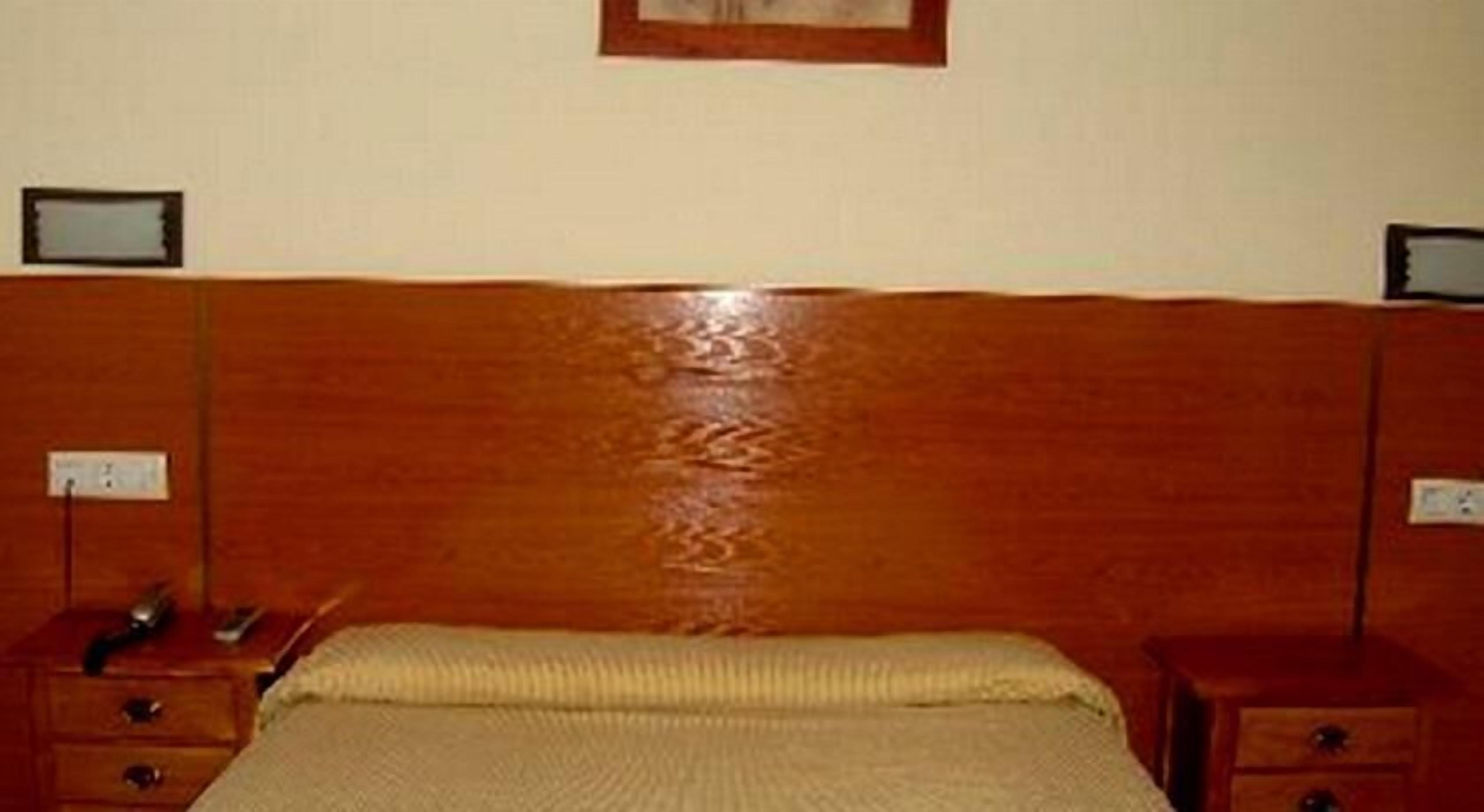 Desk, soundproofing, iron/ironing board, free WiFi