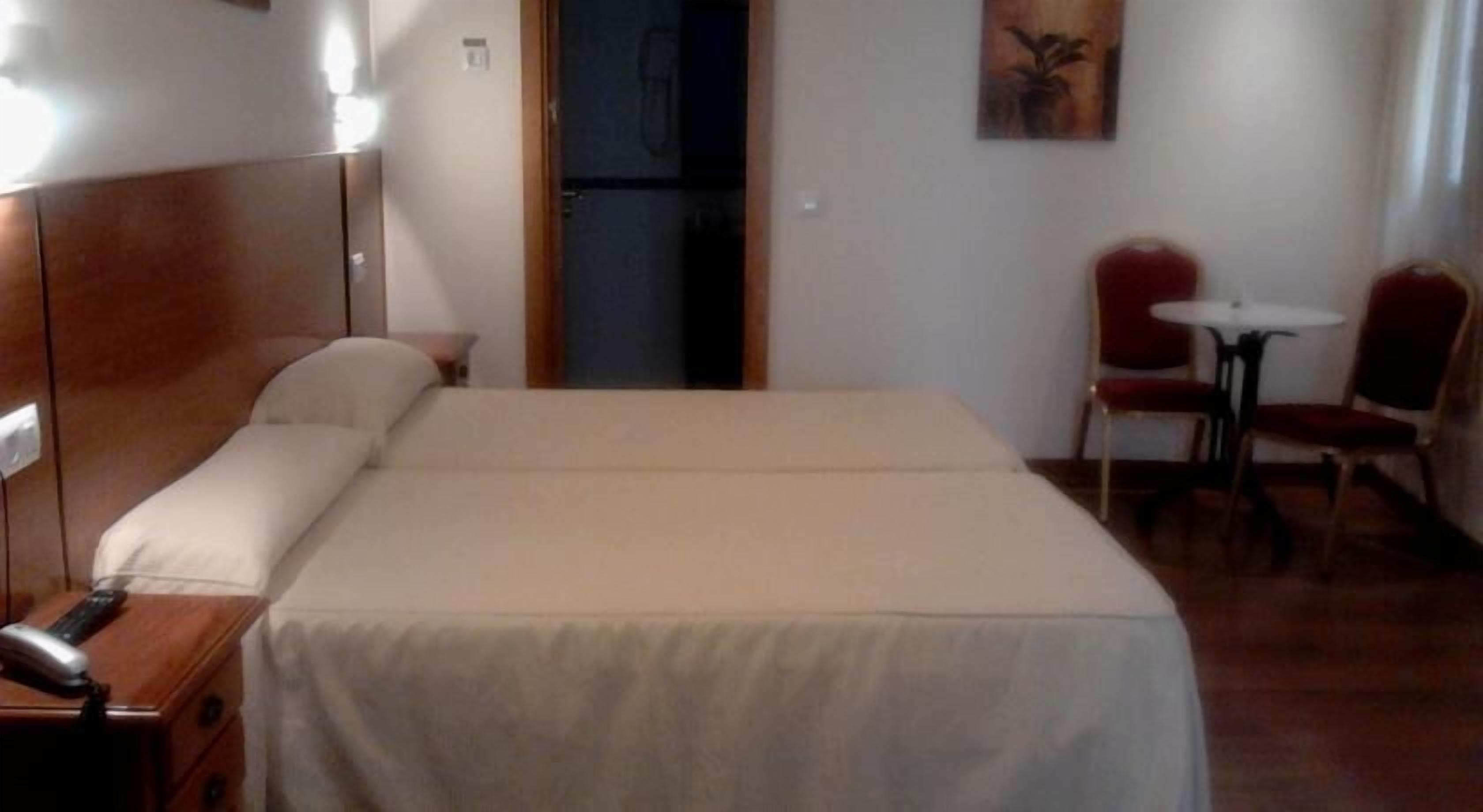 Desk, soundproofing, iron/ironing board, free WiFi