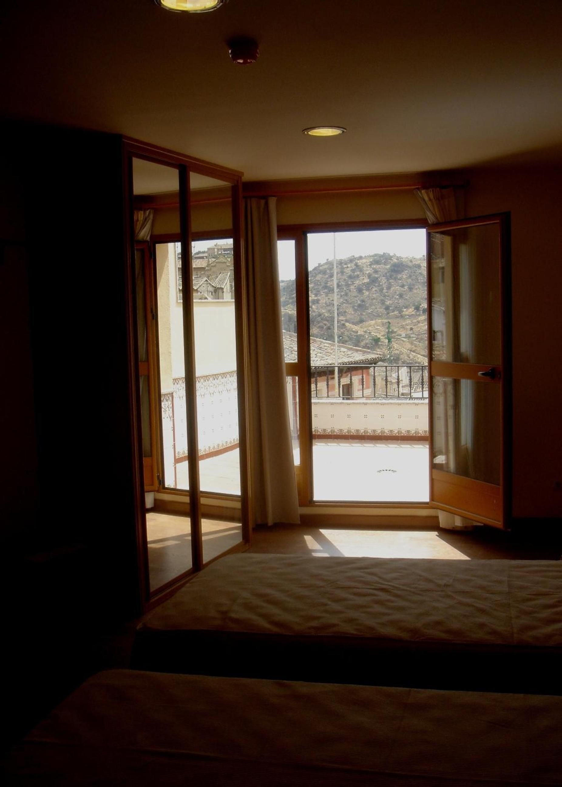 desk, soundproofing, iron/ironing board, free wifi