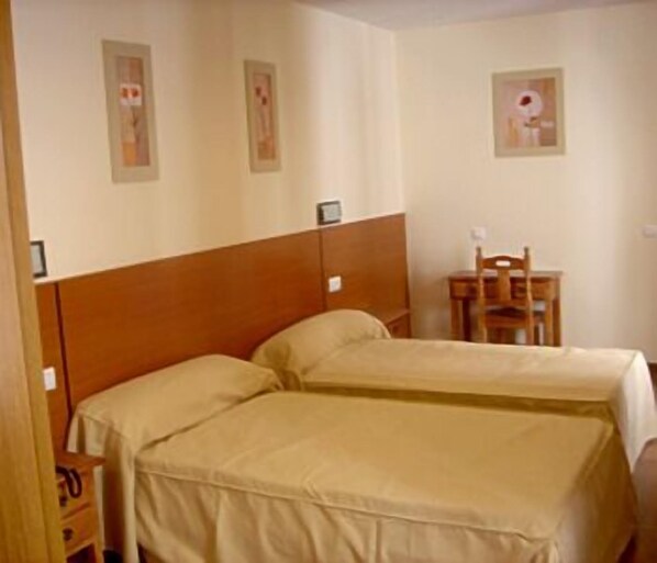 Desk, soundproofing, iron/ironing board, free WiFi