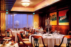 Breakfast, lunch, dinner served; Mediterranean cuisine