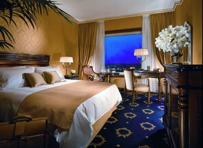Deluxe Room, 1 King Bed
