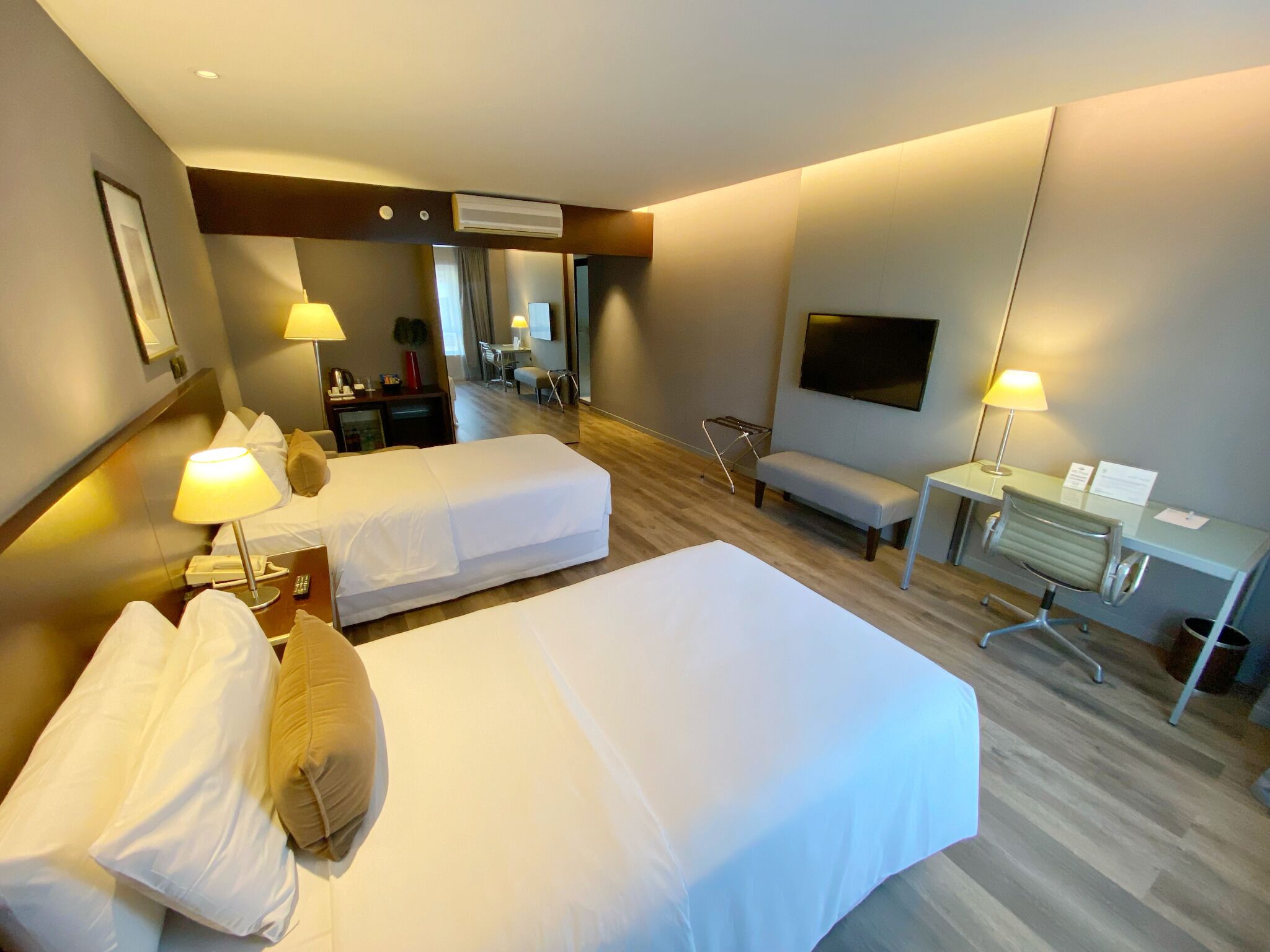 Ropa de cama hipoalergénica y minibar 