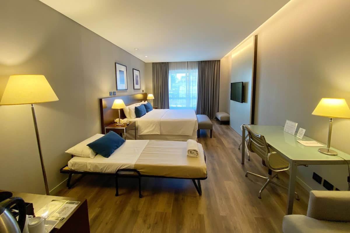 Hypo-allergenic bedding, minibar, in-room safe, individually furnished