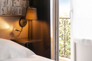 Zimmersafe, Schreibtisch, schallisolierte Zimmer, Bügeleisen/Bügelbrett
