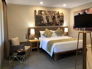 Klassieke kamer (Near Beach Pool) | Een minibar, een kluis op de kamer, individueel gedecoreerd