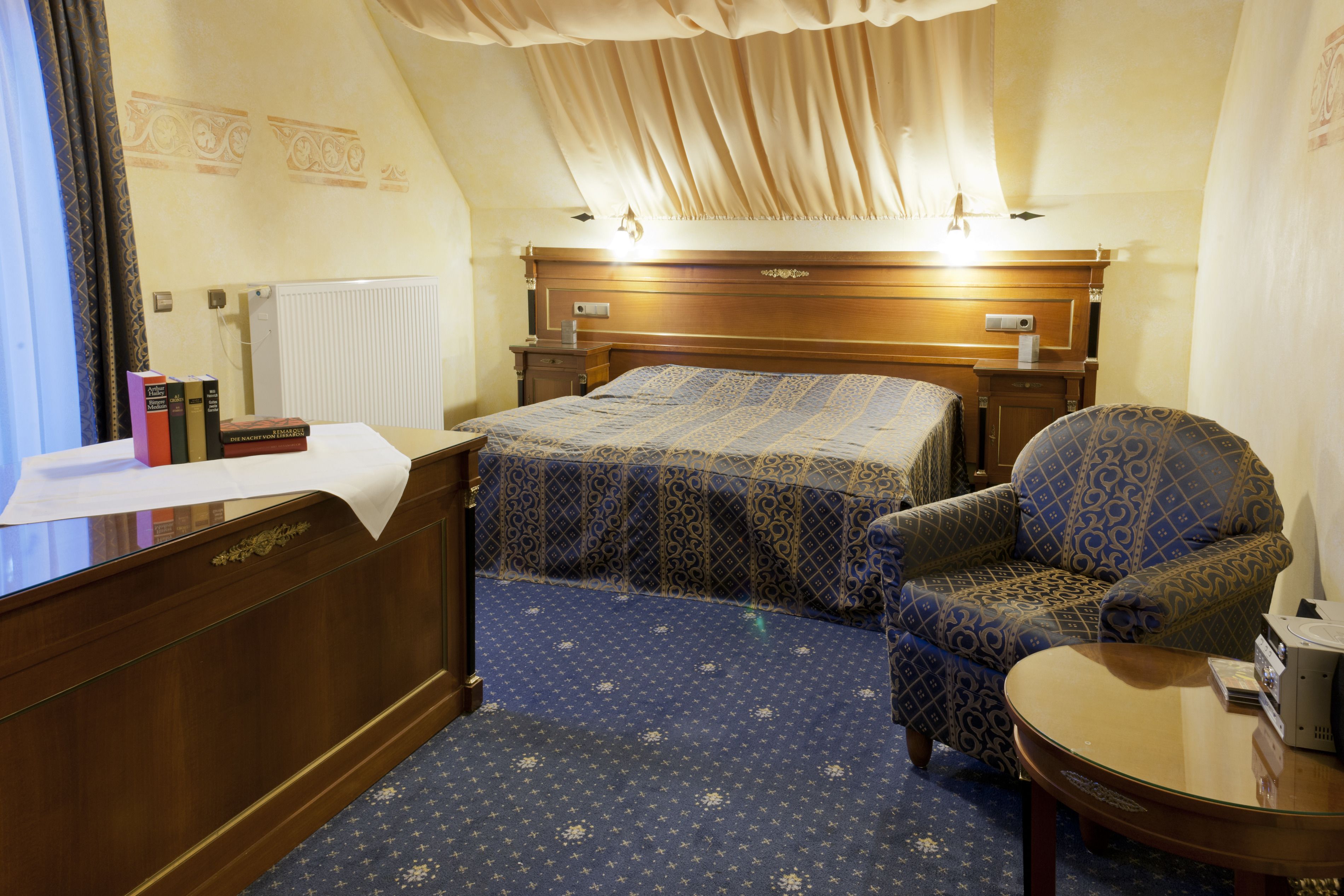 superior double room | minibar, in-room safe, desk, cots/infant beds