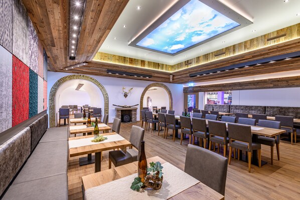 Breakfast and dinner served, Regional cuisine - Gutshof Ziegelhuette (Edenkoben)