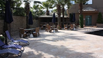 Poolside bar