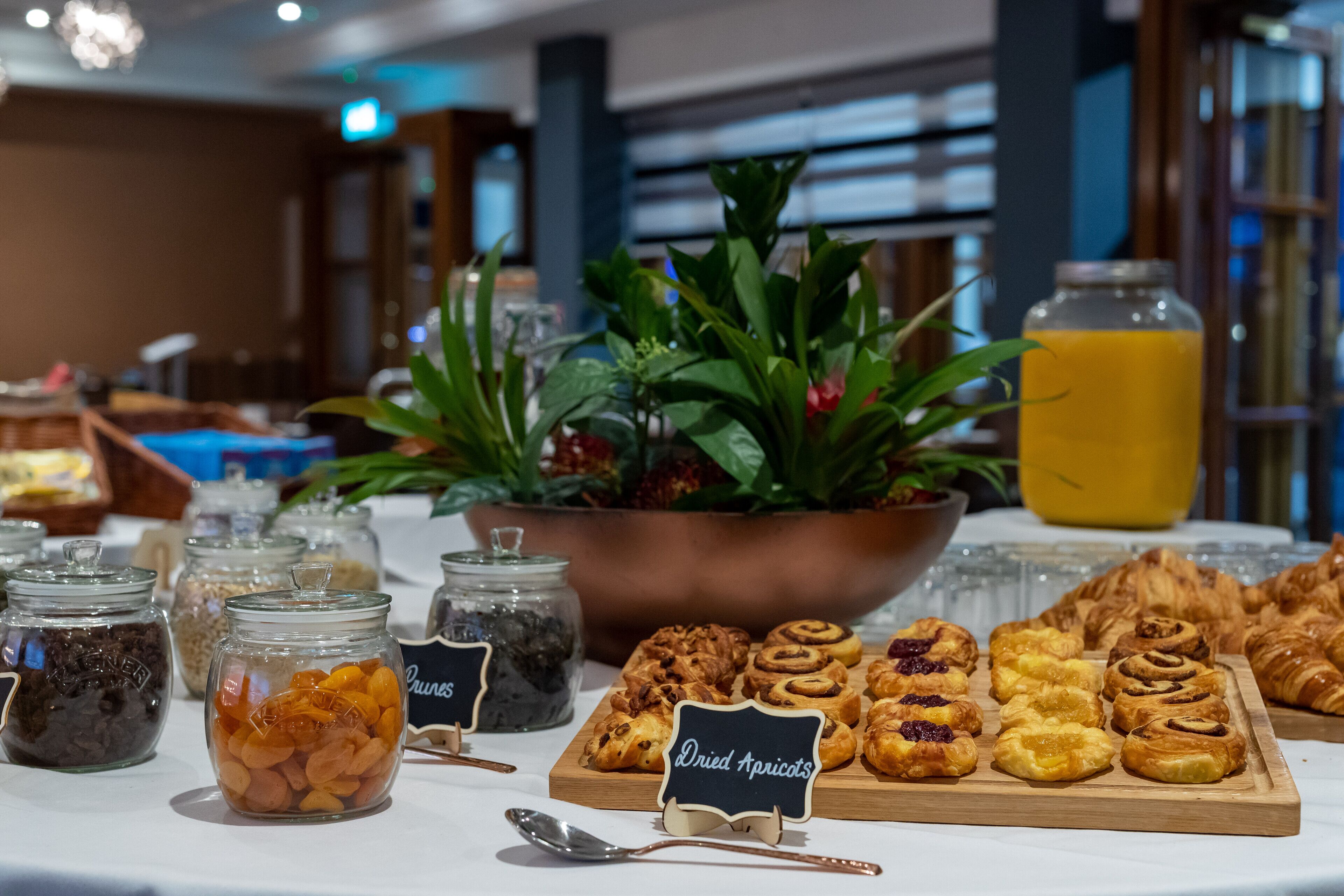 daily full breakfast (gbp 17.50 per person)