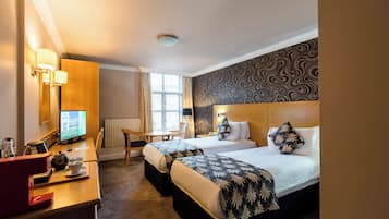 Phòng phong cách cổ điển | Bộ đồ giường kháng dị ứng, két bảo mật tại phòng, bàn