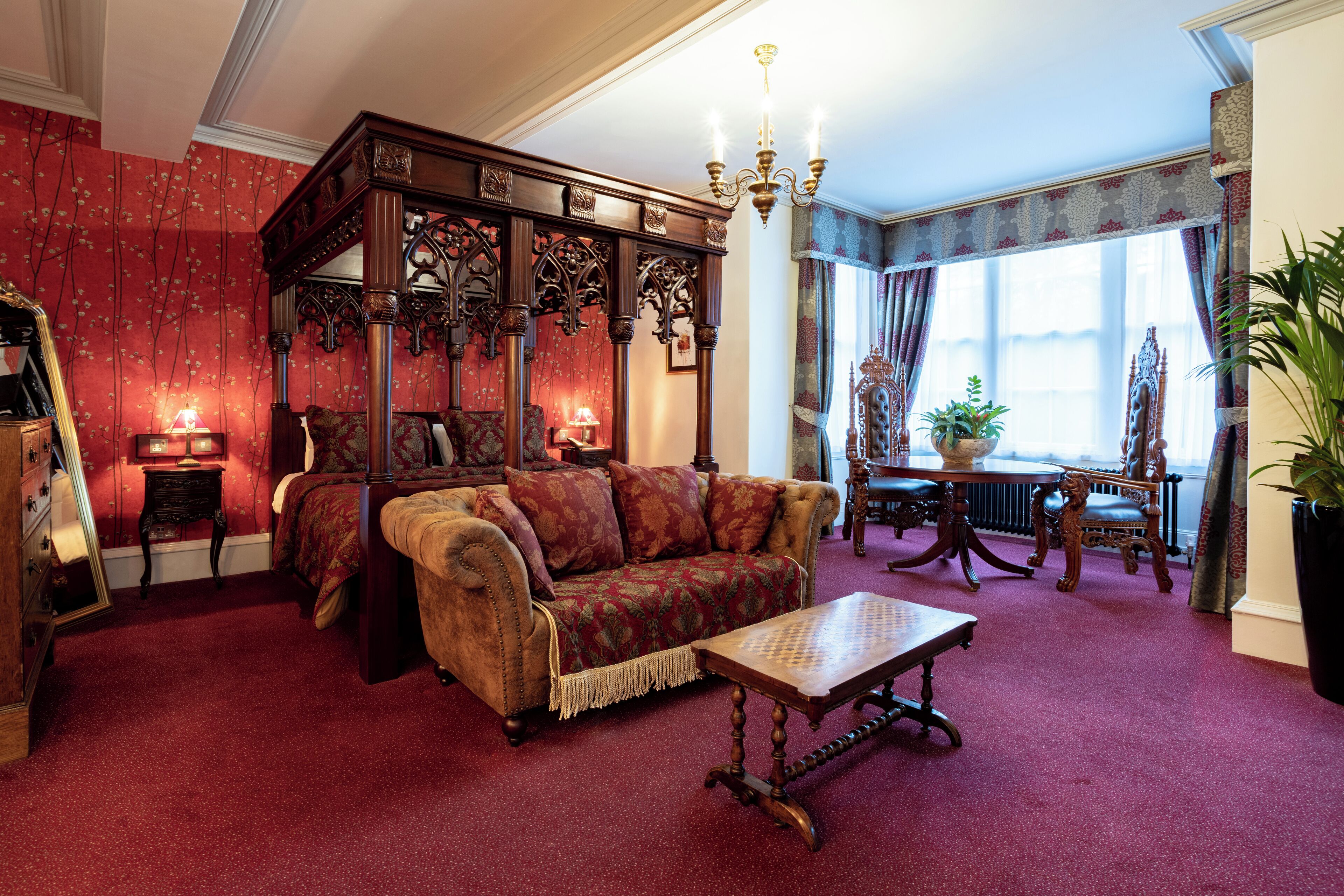 heritage four poster | hypo-allergenic bedding, in-room safe, desk, laptop workspace