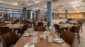 Daily full breakfast (GBP 17.50 per person)