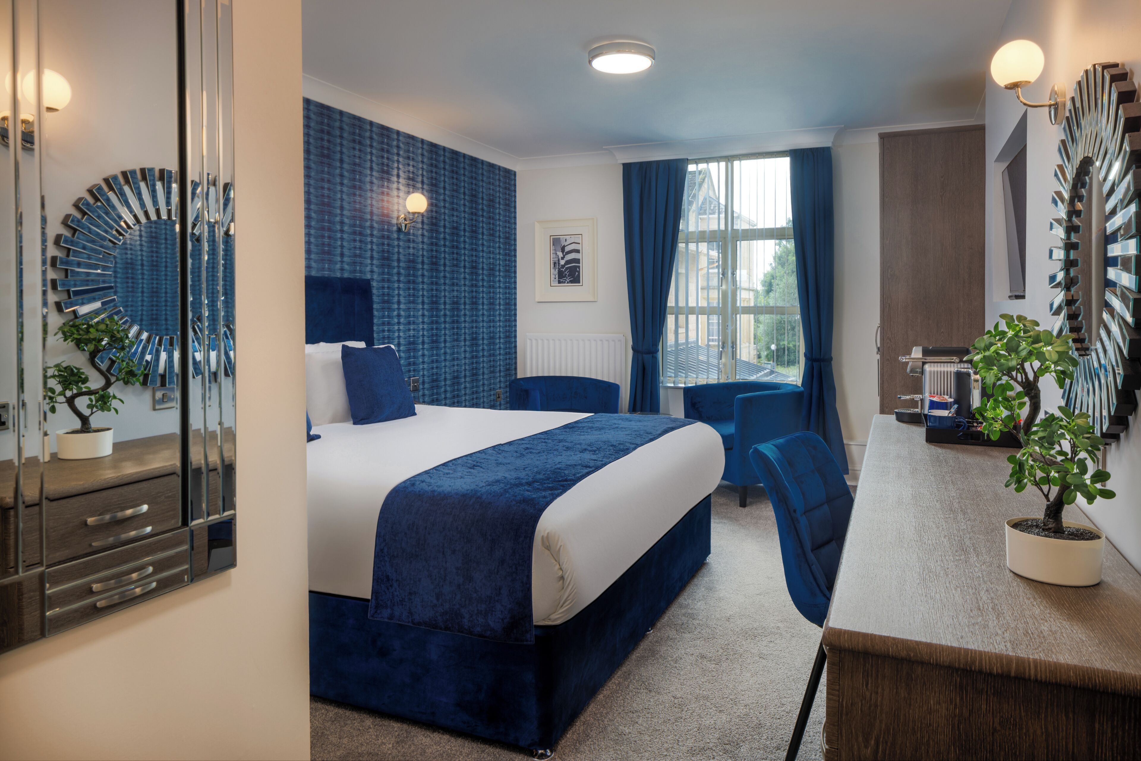 deluxe double room | hypo-allergenic bedding, in-room safe, desk, laptop workspace