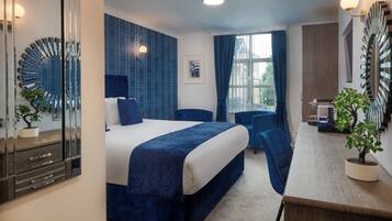 Deluxe Double Room | Hypo-allergenic bedding, in-room safe, desk, laptop workspace