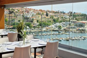 Breakfast, lunch, dinner served; Mediterranean cuisine, sea views  - Airotel Galaxy (Kavala)