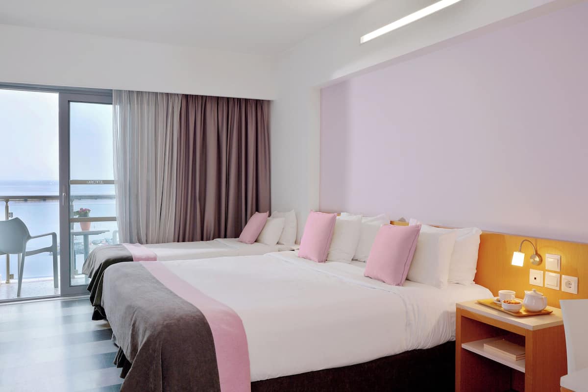Minibar, in-room safe, soundproofing, WiFi (free)