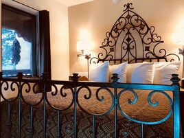 Traditional Room, 1 Queen Bed (Cowgirl Room - Queen Bed) | Egyptian cotton sheets, premium bedding, down comforters, pillowtop beds