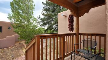 Chambre traditionnelle, 1 grand lit (Cowgirl Room - Queen Bed) | Terrasse/patio