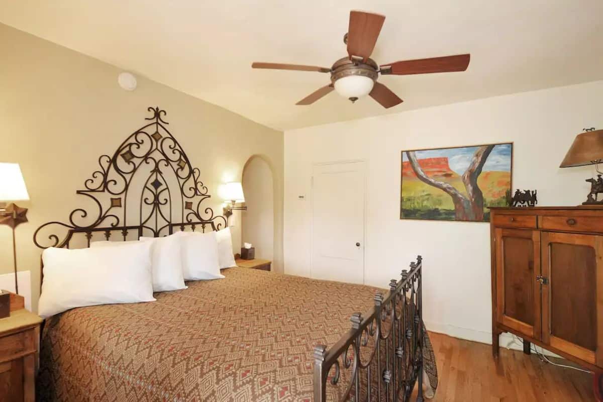 Kamar Tradisional, 1 Tempat Tidur Queen (Cowgirl Room - Queen Bed) | 1 kamar tidur, seprai katun Mesir, dan seprai premium