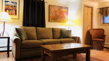 Suite classique, 1 très grand lit (Santa Fe Suite - King Bed) | Draps en coton égyptien, literie de qualité, couette en duvet