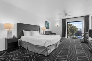 Cortinas blackout, tabla de planchar con plancha y wifi gratis 