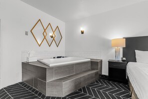 Room, 1 King Bed, Non Smoking, Hot Tub