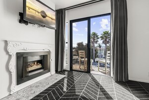 Cortinas blackout, tabla de planchar con plancha y wifi gratis 