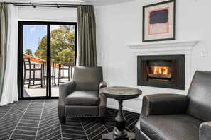 Cortinas blackout, tabla de planchar con plancha y wifi gratis 