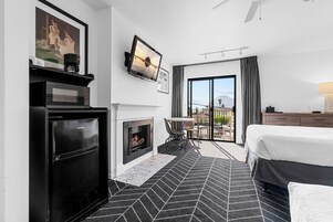 Cortinas blackout, tabla de planchar con plancha y wifi gratis 