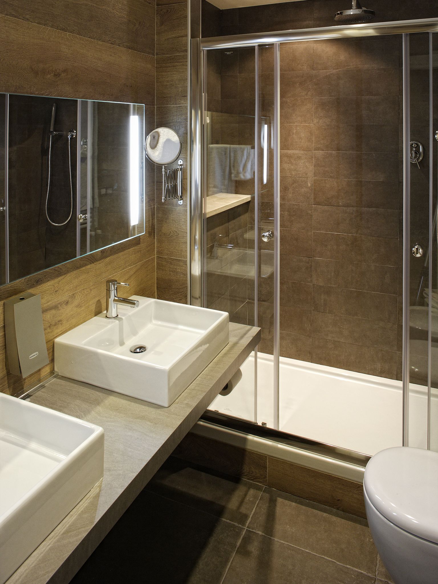 shower, rainfall showerhead, free toiletries, hair dryer