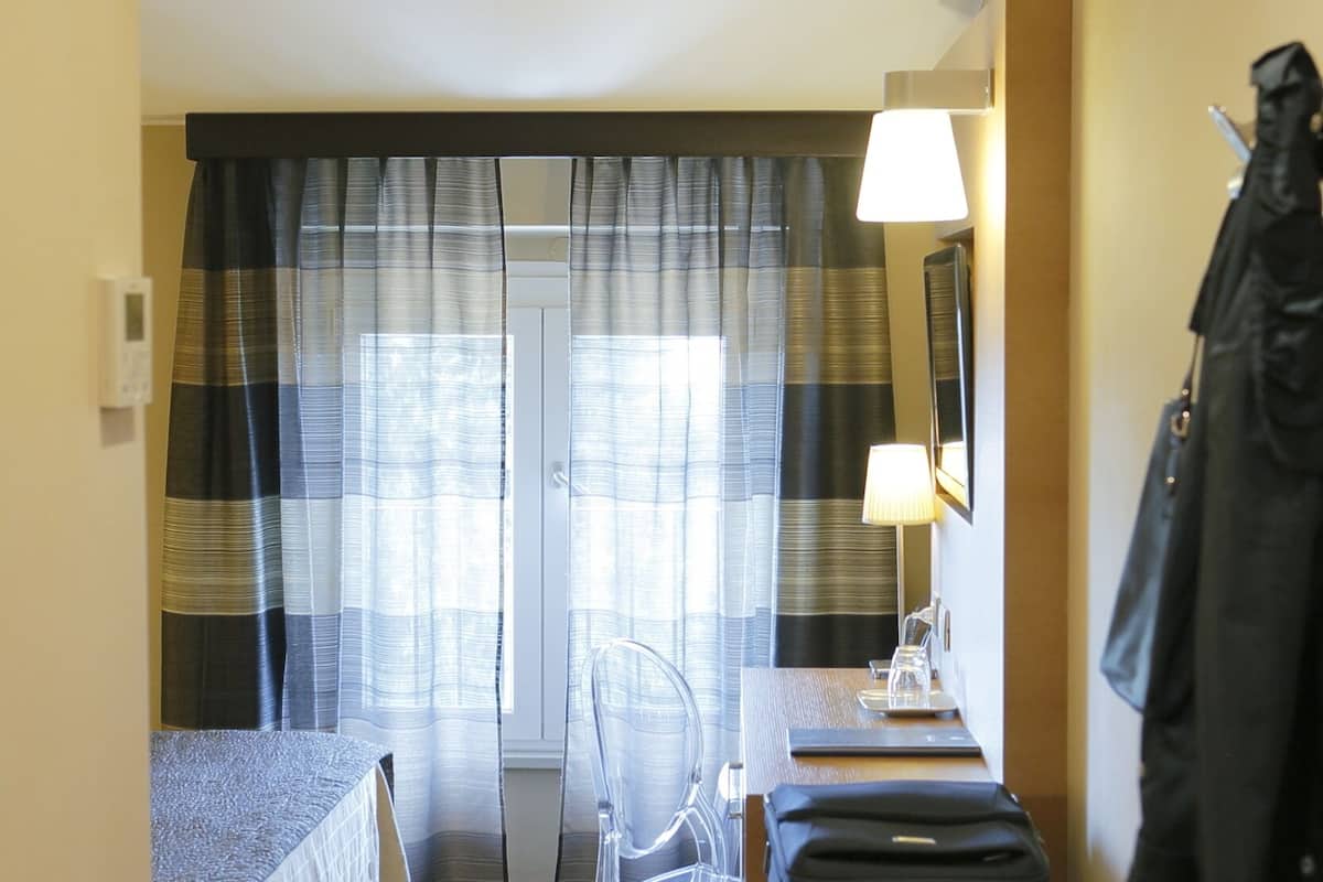 superior double room | minibar, desk, soundproofing, iron/ironing board