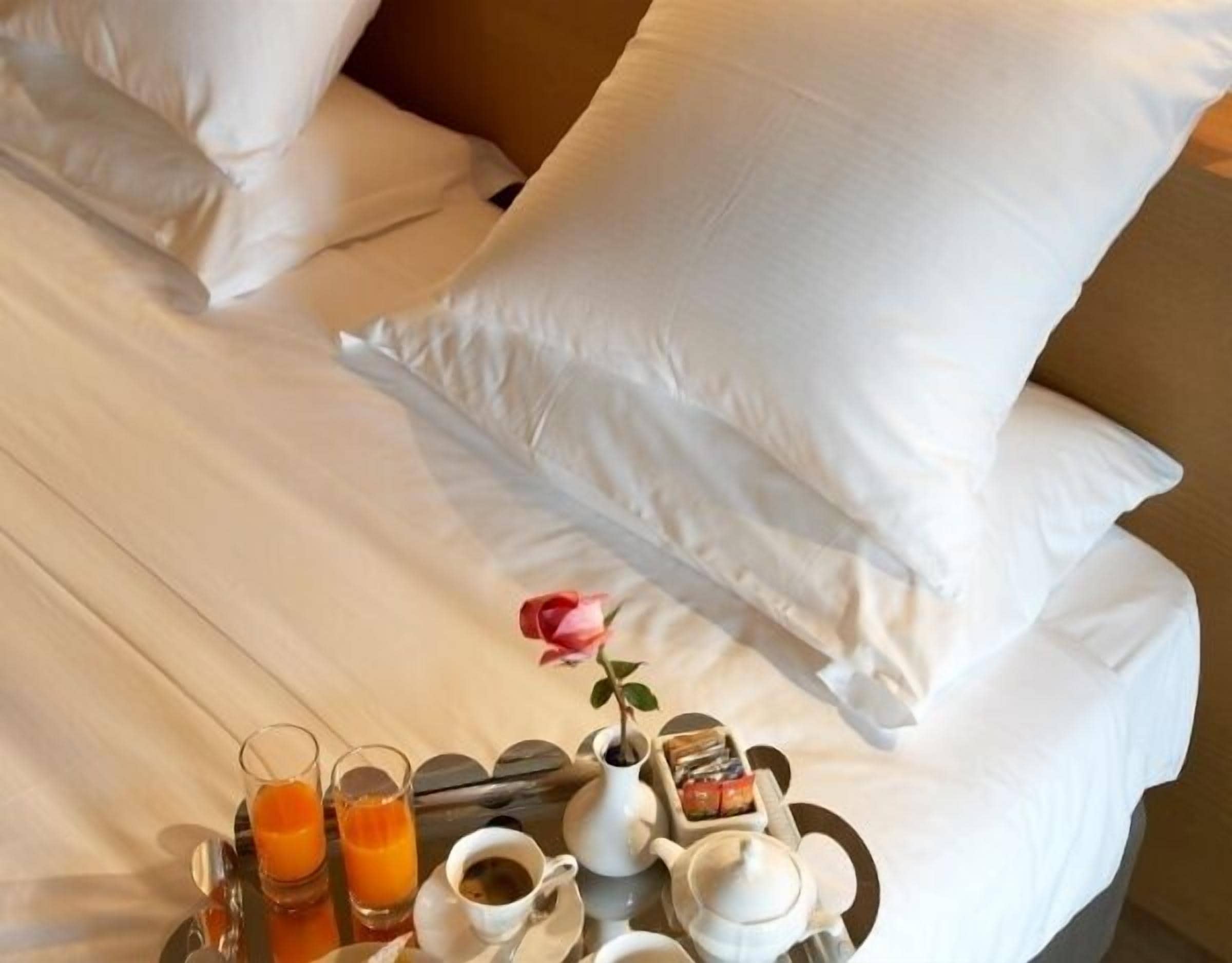 superior triple room | minibar, desk, soundproofing, iron/ironing board