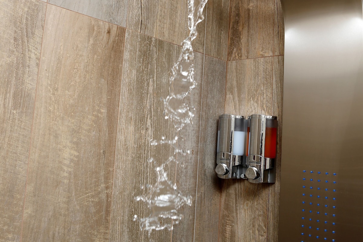 minibar, desk, soundproofing, iron/ironing board