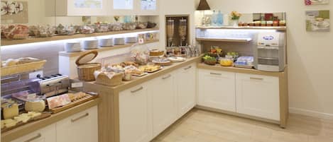 Free daily continental breakfast