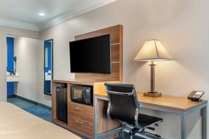 Ropa de cama de alta calidad, camas con pillow-top y escritorio