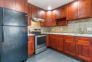 Suite estudio, 1 cama de matrimonio grande | Ropa de cama de alta calidad y colchones con acolchado adicional