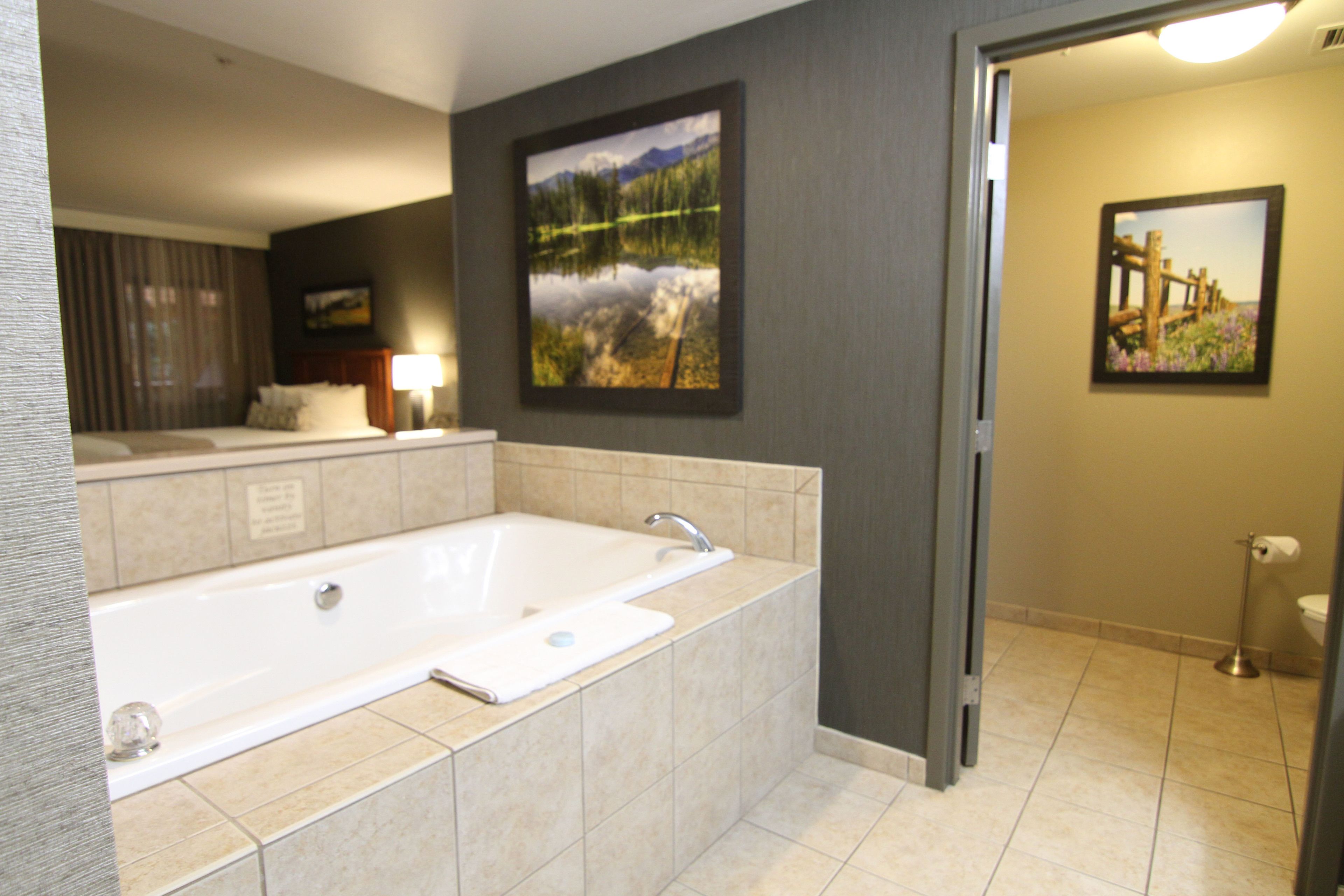 suite, 1 bedroom, jetted tub | jetted bathtub
