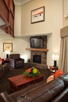 Suite (Penthouse) | Premium bedding, pillowtop beds, desk, laptop workspace