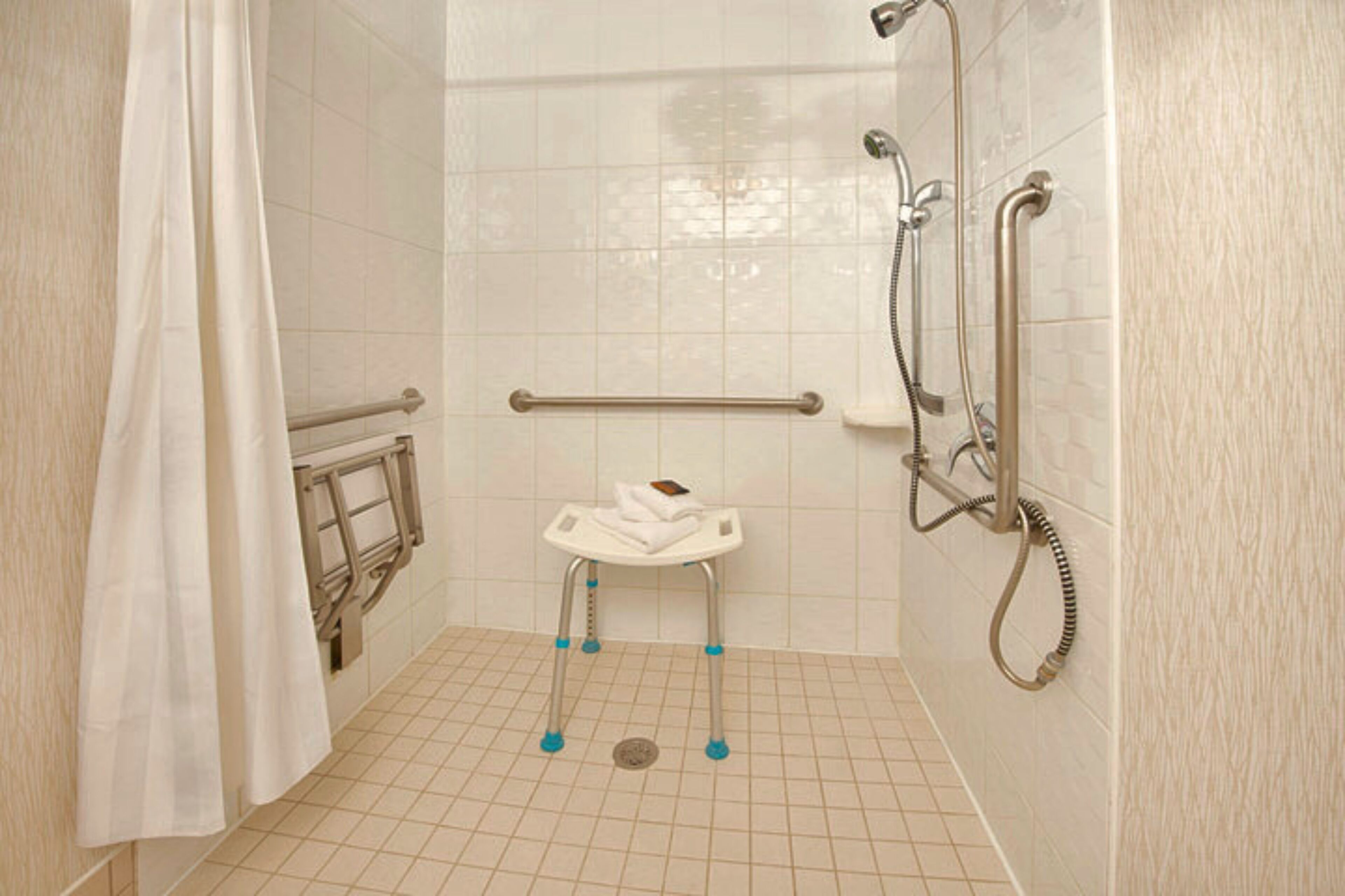 room, accessible (wheelchair accessible) | bathroom | combined shower/bathtub, free toiletries, hair dryer, towels