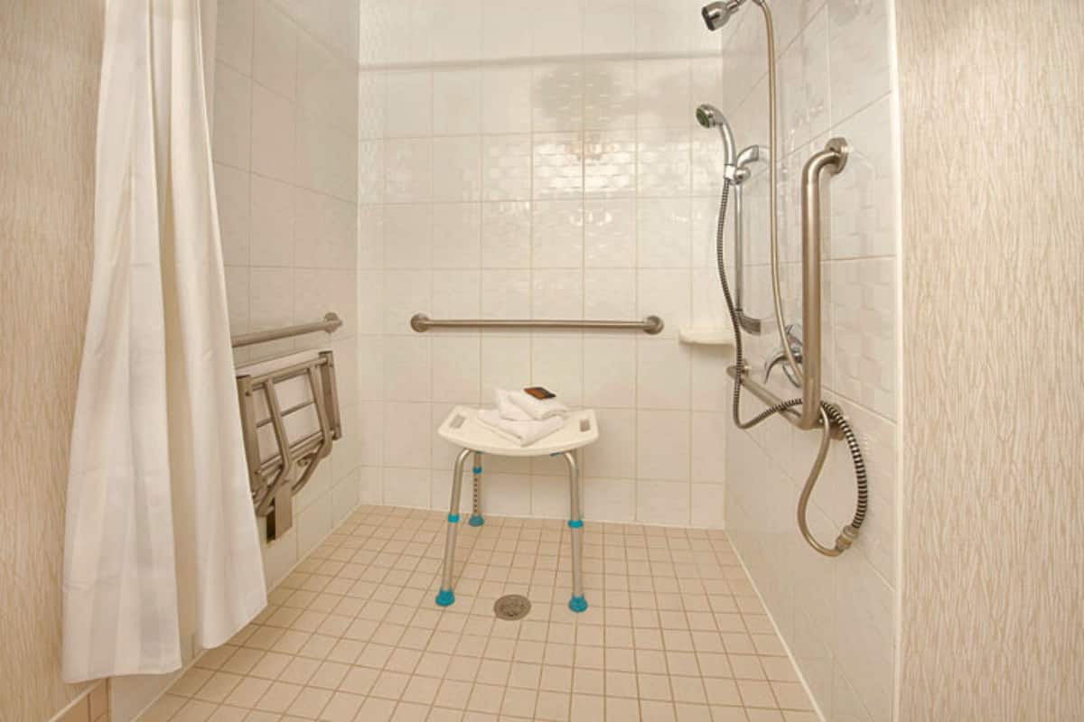 room, accessible (wheelchair accessible) | bathroom | combined shower/bathtub, free toiletries, hair dryer, towels