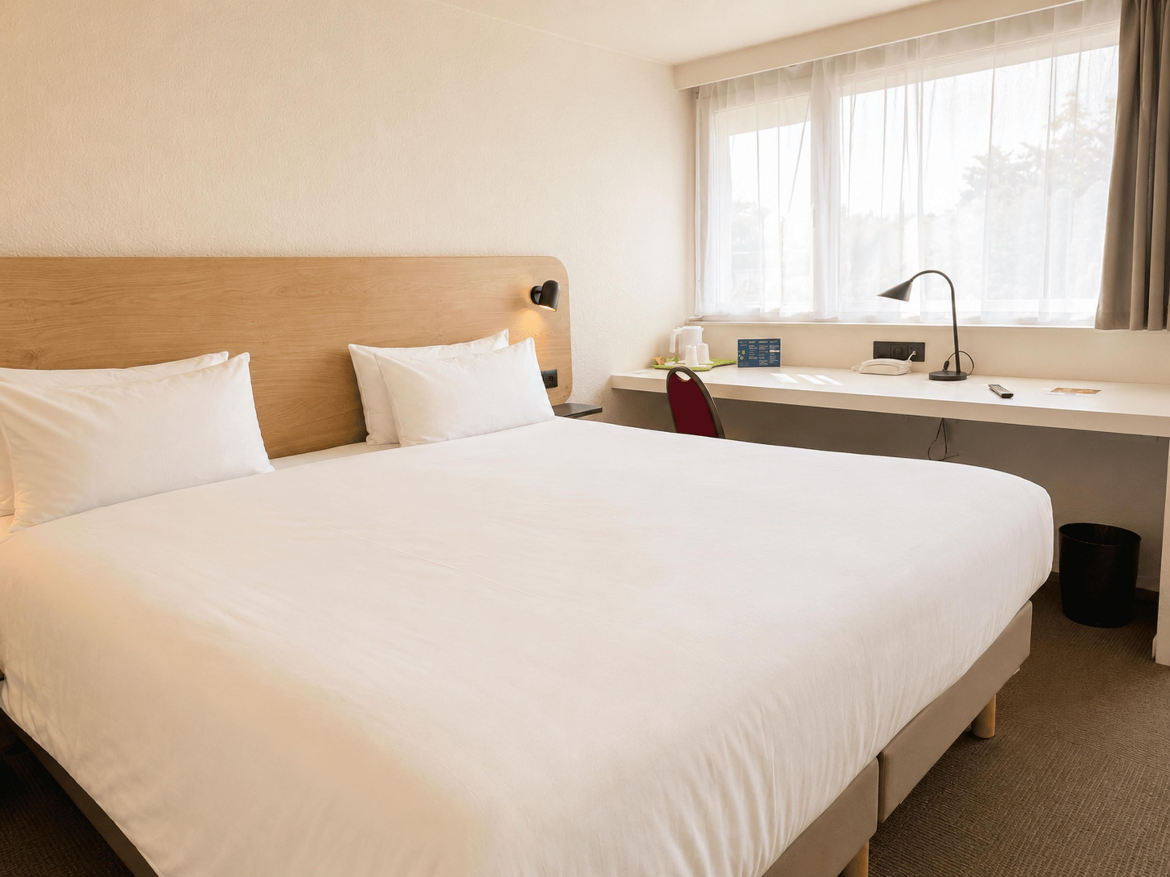 Habitación estándar, 1 cama doble | Ropa de cama de alta calidad y escritorio