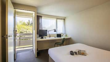 Standard Room, 1 Double Bed | Premium bedding, desk, laptop workspace, blackout drapes