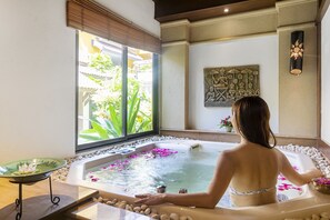 Couples treatment rooms, hot tub, body treatments, aromatherapy - Diamond Cottage Resort & Spa (Karon)
