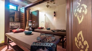 Couples treatment room(s), hot tub, body treatments, aromatherapy