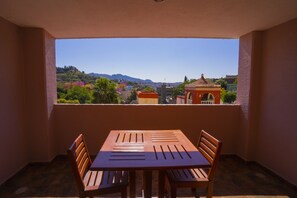 Chambre Junior, 1 très grand lit | Balcon