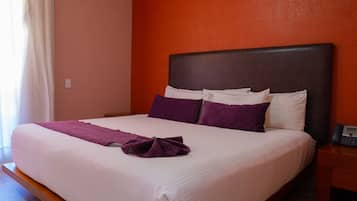 Caja de seguridad en la habitación y cortinas blackout